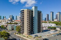 Royal Kinau Apartments in Honolulu, HI - Building Photo - Building Photo