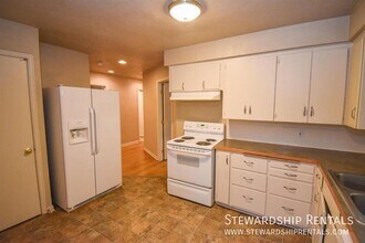 2266 Alder St in Eugene, OR - Building Photo - Building Photo