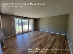 9990 W Skycrest Dr in Boise, ID - Building Photo - Building Photo