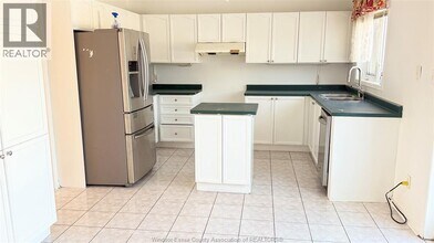 1054 Cora Greenwood Dr in Windsor, ON - Building Photo - Building Photo