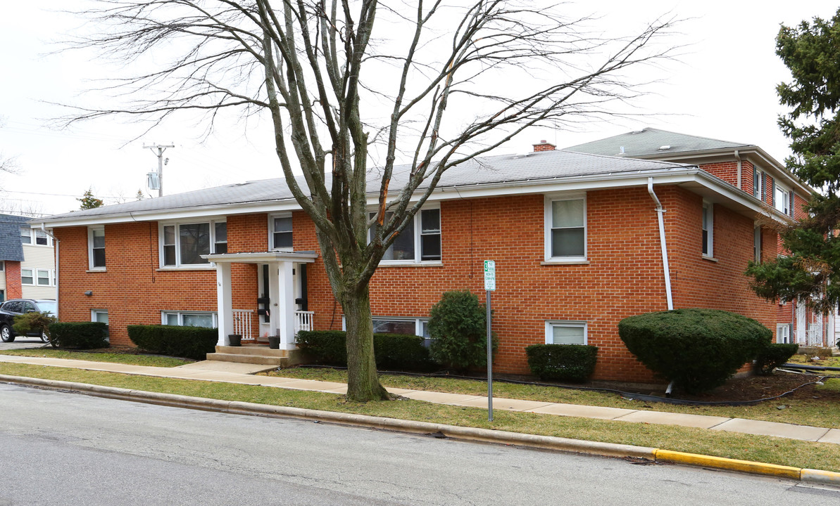 1299 Brown St in Des Plaines, IL - Building Photo