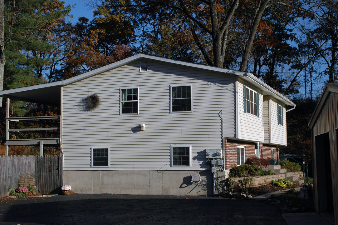 1310 Broad Rd in Wind Gap, PA - Building Photo