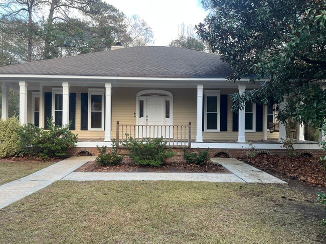 property at 224 Muirfield Ct E