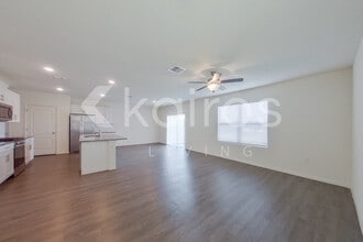 32165 Katelin Cir in Leesburg, FL - Foto de edificio - Building Photo