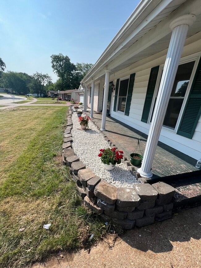 property at 1433 Kew Gardens Dr