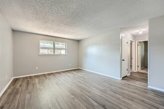 Crossland Square in Lawton, OK - Building Photo - Building Photo