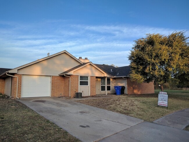 property at 211-213 Skylark Ct