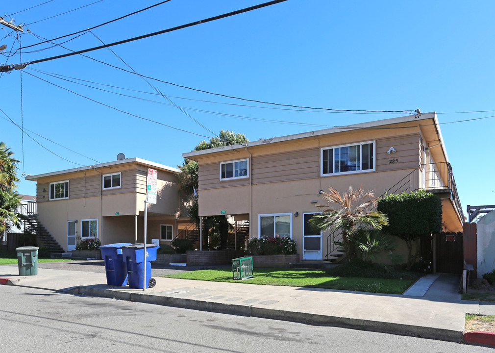 Chumalia Apartments in San Leandro, CA - Building Photo