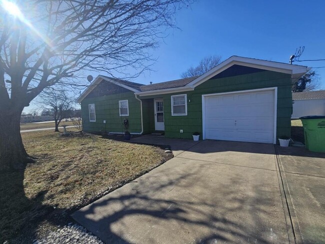 504 Baker St in Baldwin City, KS - Building Photo - Building Photo