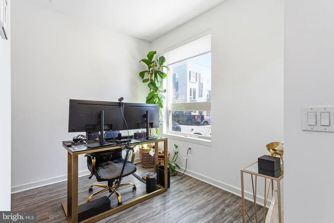 property at 2006 Northbank Pl