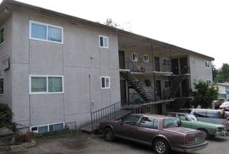 Achilles Apartments in Everett, WA - Building Photo - Building Photo