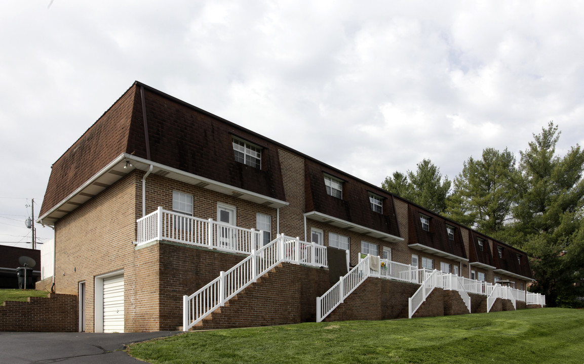 Ambassador Arms Apartments in Greeneville, TN - Building Photo