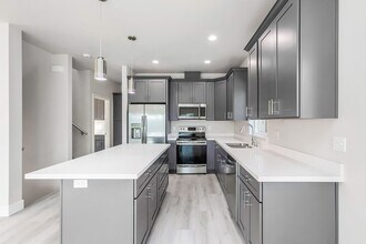 130 Blackfish Ct in Bremerton, WA - Building Photo - Building Photo