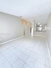 6708 NW 193rd Ter in Hialeah, FL - Building Photo - Building Photo