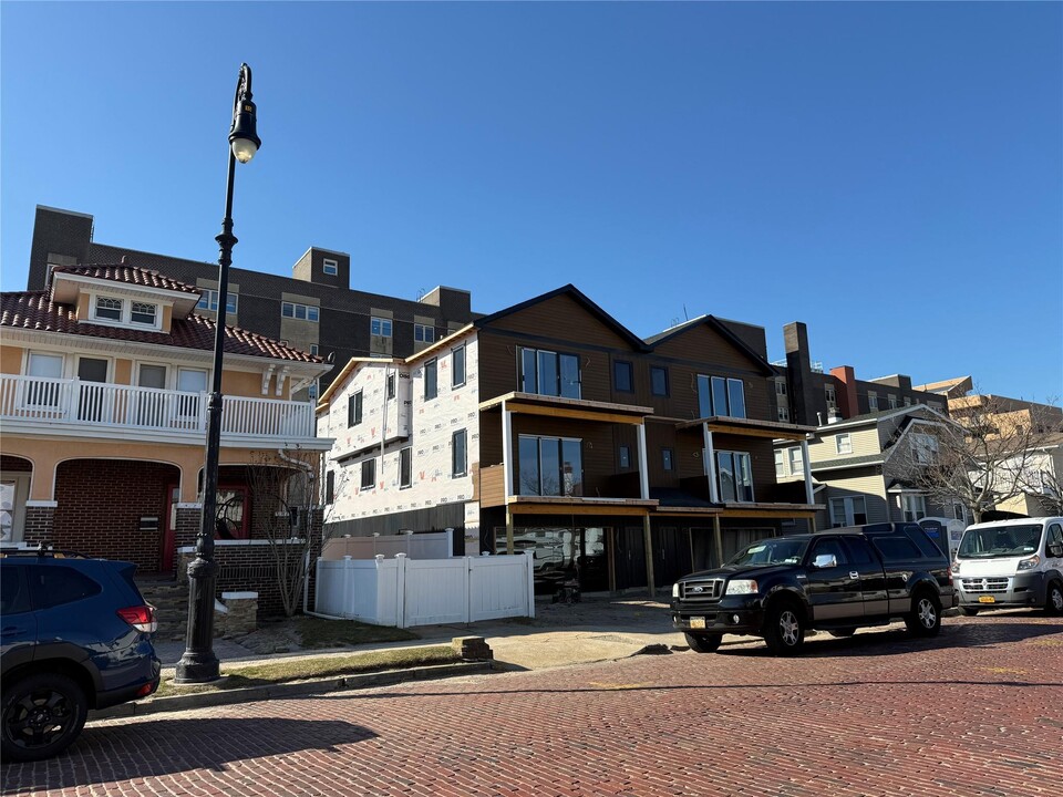 622 W Penn St in Long Beach, NY - Building Photo