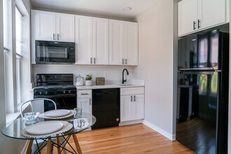 3051 W Leland Ave, Unit Leland Albany in Chicago, IL - Building Photo - Building Photo
