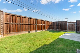 301 W Panther Way, Unit 1302 in Hewitt, TX - Building Photo - Building Photo