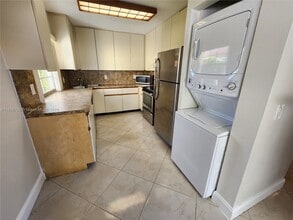1562 Springside Dr in Weston, FL - Building Photo - Building Photo