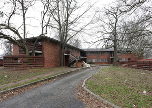 1744 Lyle Ave in College Park, GA - Building Photo - Building Photo