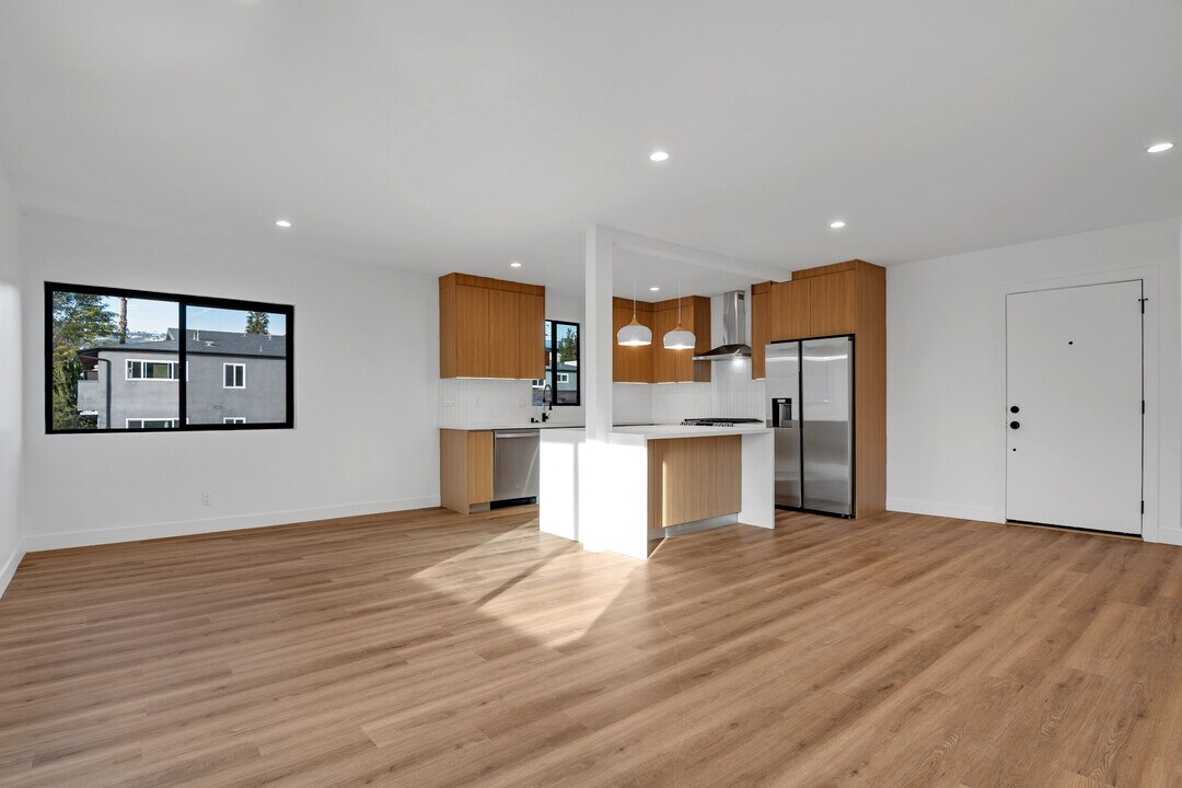 950 Havenhurst Dr, Unit 4 in West Hollywood, CA - Building Photo