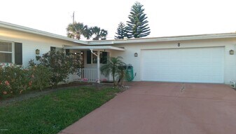 8 Juniper Dr in Ormond Beach, FL - Building Photo