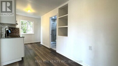 56 Skylark Dr in Hamilton, ON - Building Photo - Building Photo