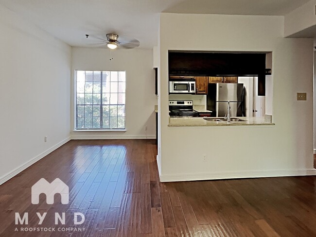 9747 Whitehurst Dr in Dallas, TX - Building Photo - Building Photo