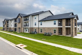 The Pinnacle at Stone Creek Falls in Brookline, MO - Building Photo - Building Photo