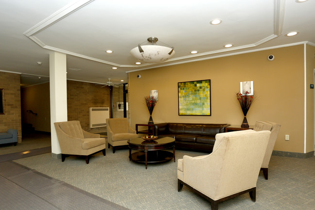 Highgate Apartments in Ewing, NJ - Building Photo - Interior Photo