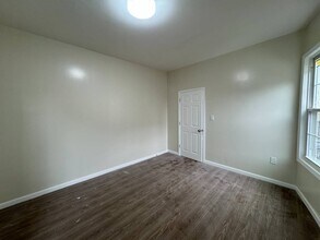 250 E 207th St in Bronx, NY - Building Photo - Building Photo