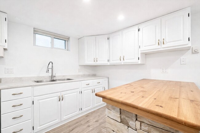 19 Perth St in St Catharines, ON - Building Photo - Building Photo