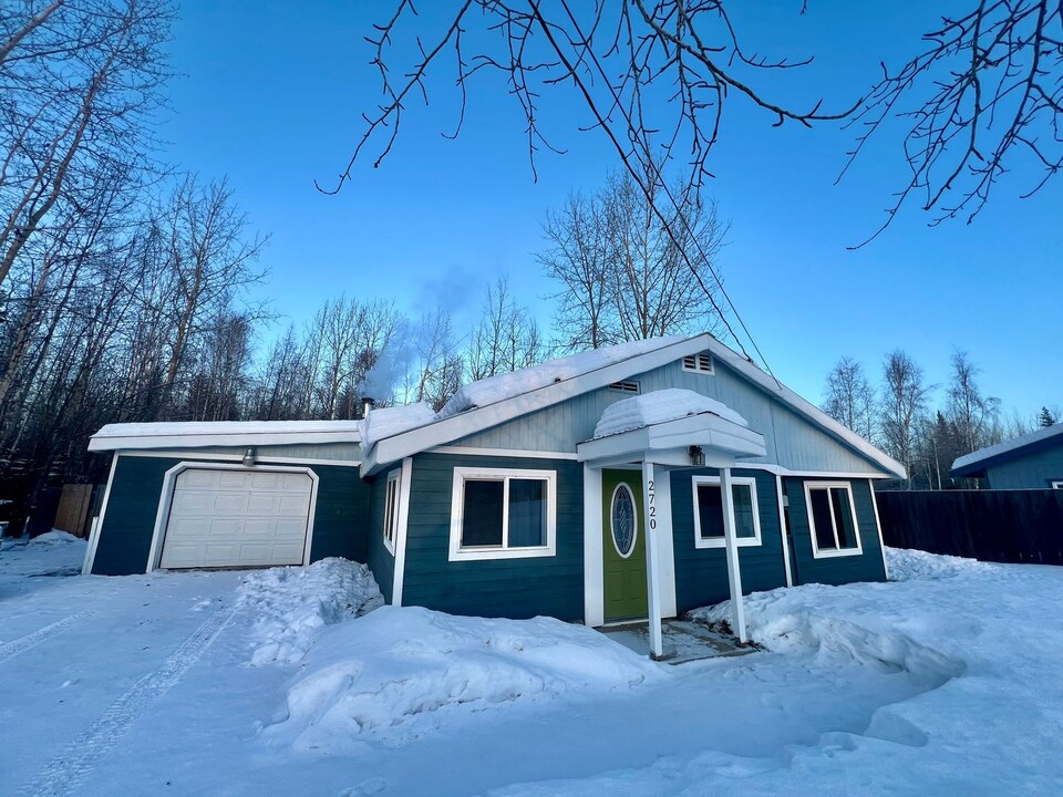 2720 Perimeter Dr in North Pole, AK - Building Photo