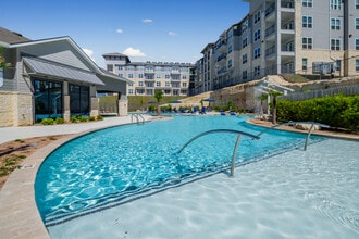 Vue at Sonoma Verde in San Antonio, TX - Foto de edificio - Building Photo