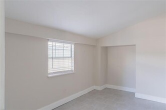 3437 Knoll Point Dr in Garland, TX - Foto de edificio - Building Photo