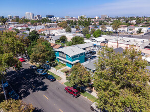 607 E Walnut St in Santa Ana, CA - Building Photo - Building Photo