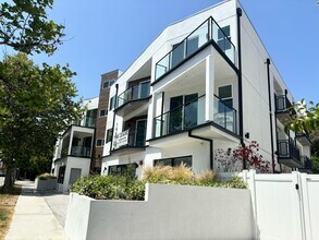 14419 Riverside Dr-Unit -2weeks Free Special in Los Angeles, CA - Building Photo - Building Photo