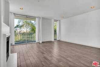 131 Croft Ave in Los Angeles, CA - Building Photo - Building Photo