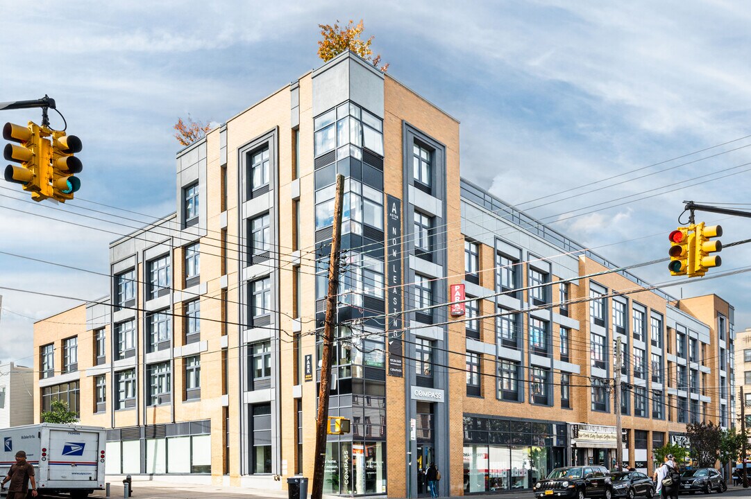 Astor Broadway in Astoria, NY - Building Photo