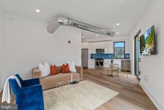 416 W Girard Ave in Philadelphia, PA - Building Photo - Building Photo