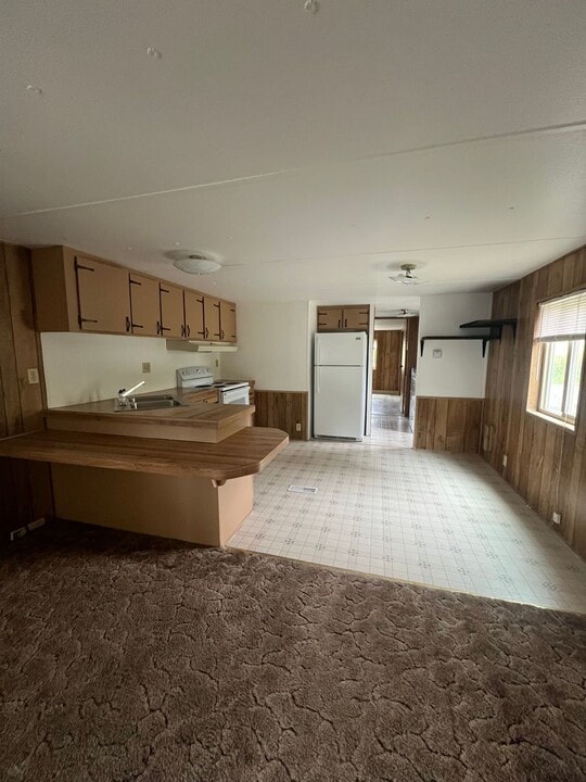 9522 Hill Rd in Klamath Falls, OR - Building Photo