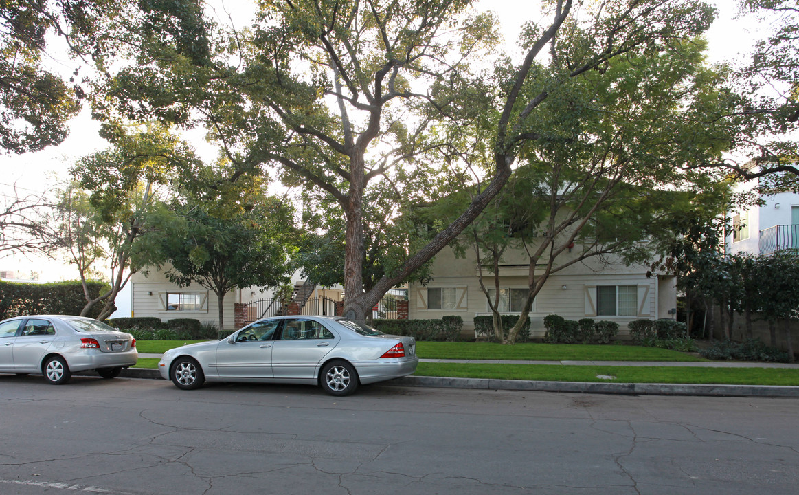 312 W Valencia Ave in Burbank, CA - Building Photo