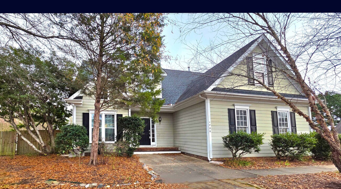 1720 Ashley Downs Dr in Apex, NC - Building Photo