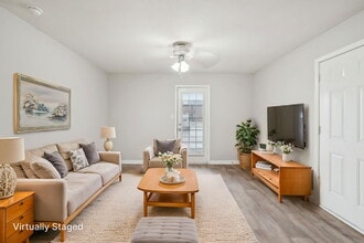 The Reserve at Royster in Clarksville, TN - Foto de edificio - Building Photo