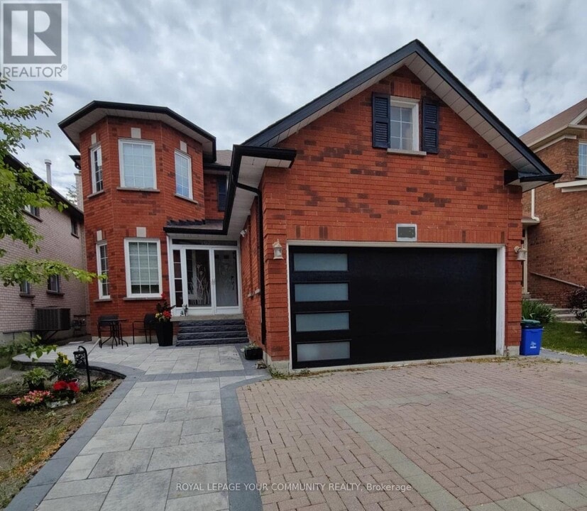 167 Berwick Crescent in Richmond Hill, ON - Building Photo