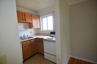 8441 Cottonwood Dr, Unit 4 in Cincinnati, OH - Building Photo - Building Photo