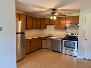 804 White Cedar Blvd in Portsmouth, NH - Building Photo - Building Photo