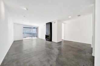 1147 N Clark St, Unit 105 in West Hollywood, CA - Building Photo - Building Photo