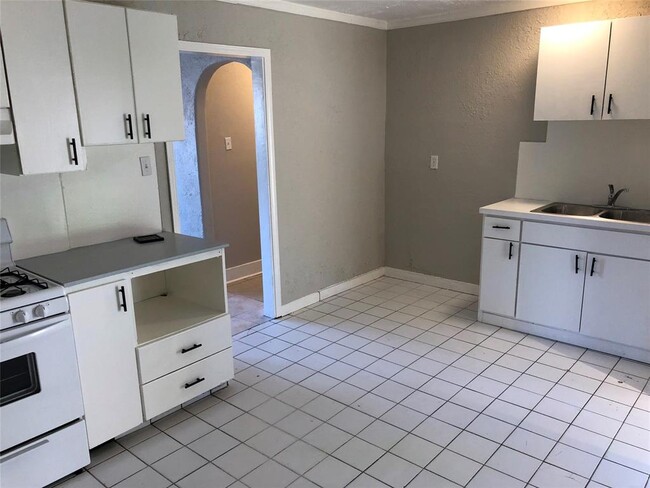 2128 Mulberry Ln in Pasadena, TX - Foto de edificio - Building Photo
