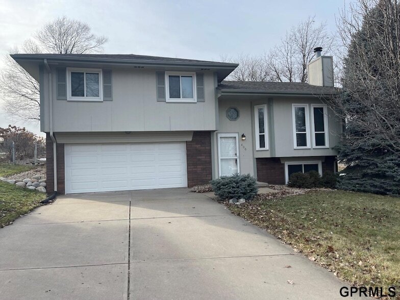 406 Fort St in Papillion, NE - Building Photo