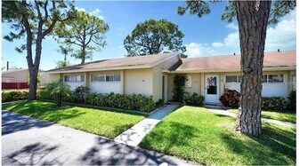 2782 Woodgate Ln in Sarasota, FL - Building Photo